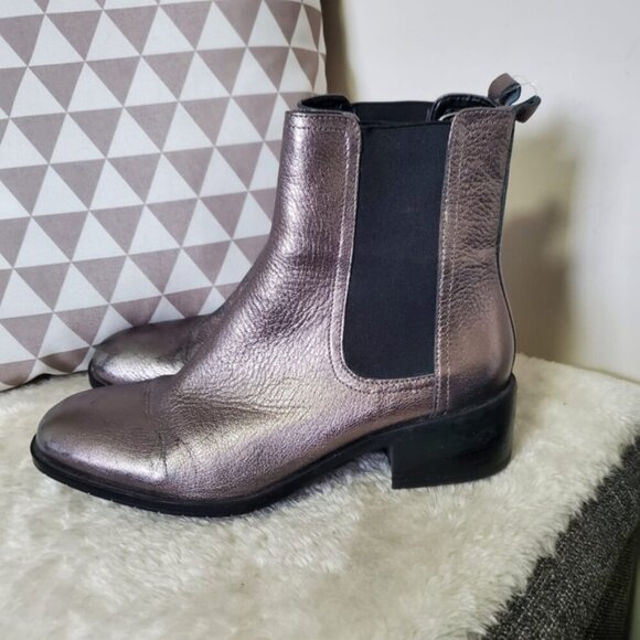 NWT Kenneth Cole Genuine Leather Brushed Metallic Chelsea Boots 8 - Picture 2 of 6